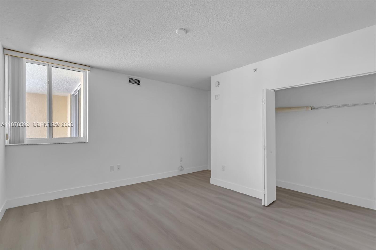 image The Venture at Aventura11