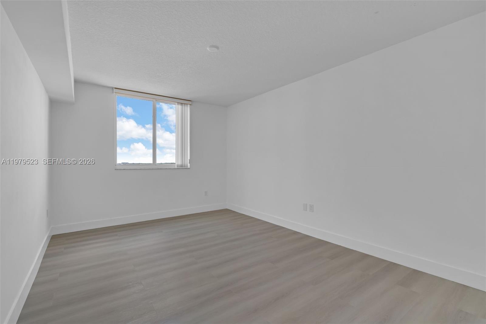 image The Venture at Aventura13