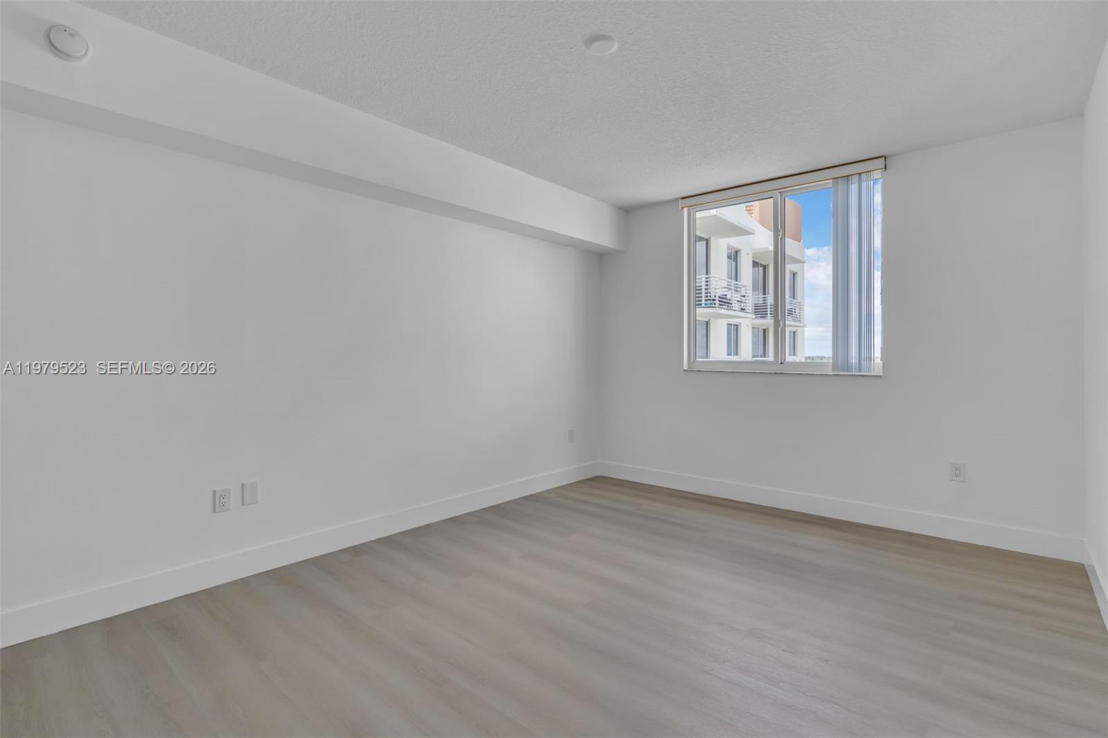 image The Venture at Aventura17