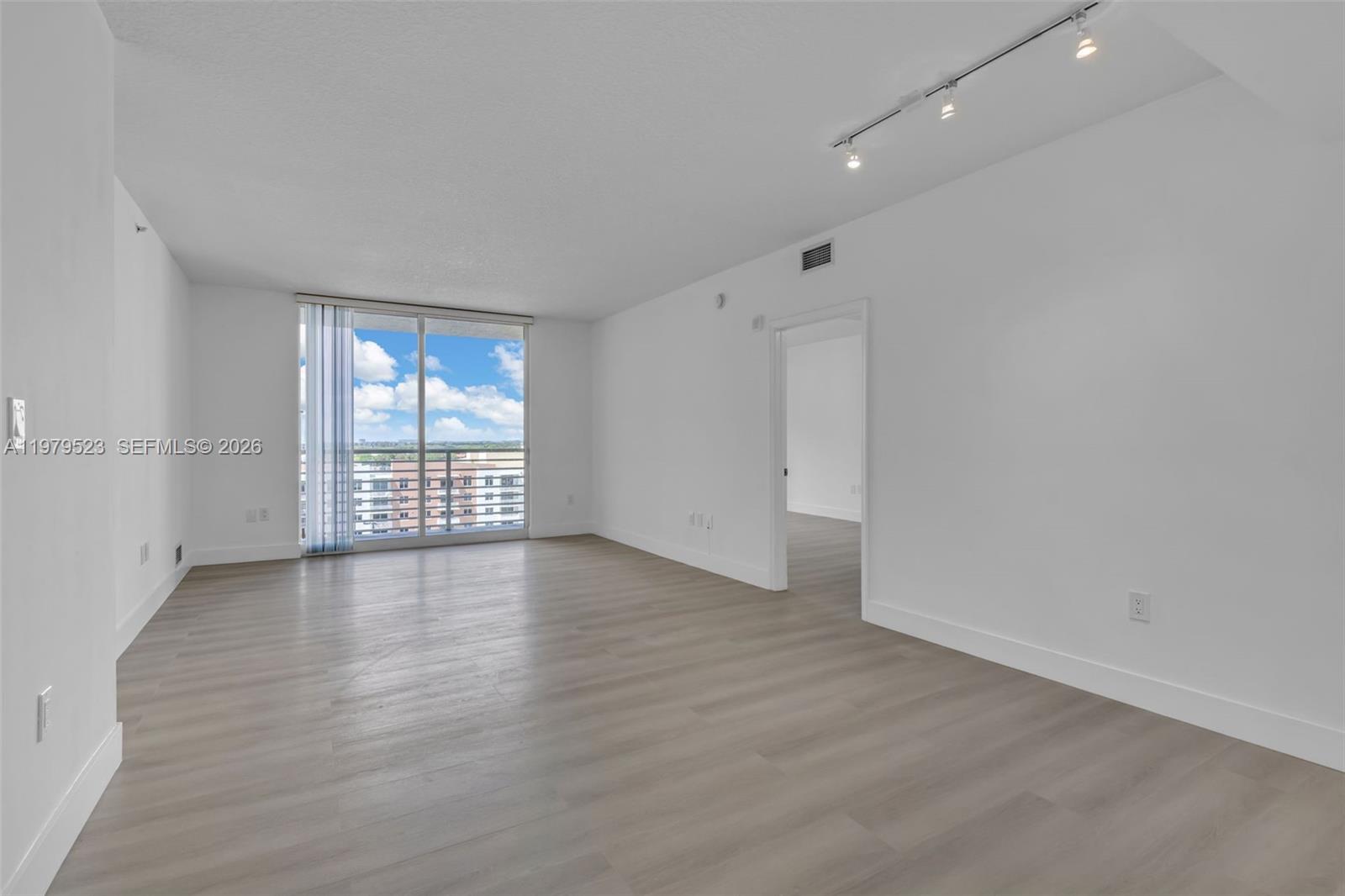 image The Venture at Aventura5