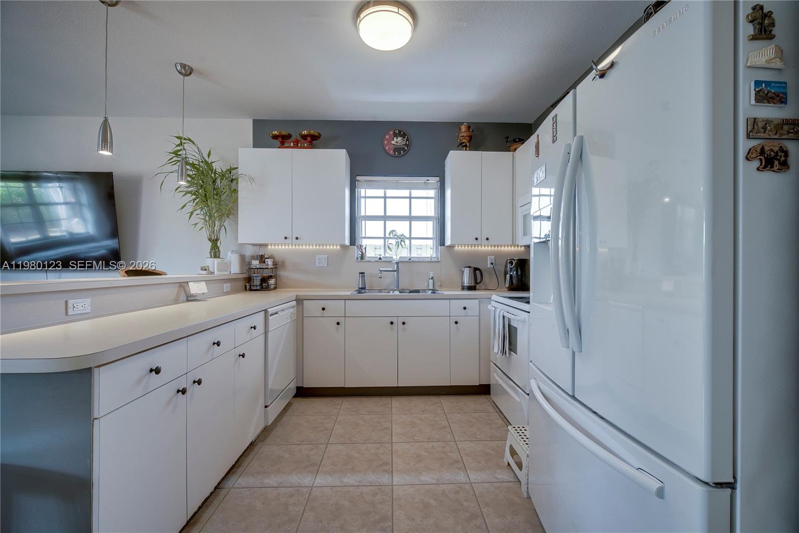 9837 SW 159th Ct Miami, FL 33196