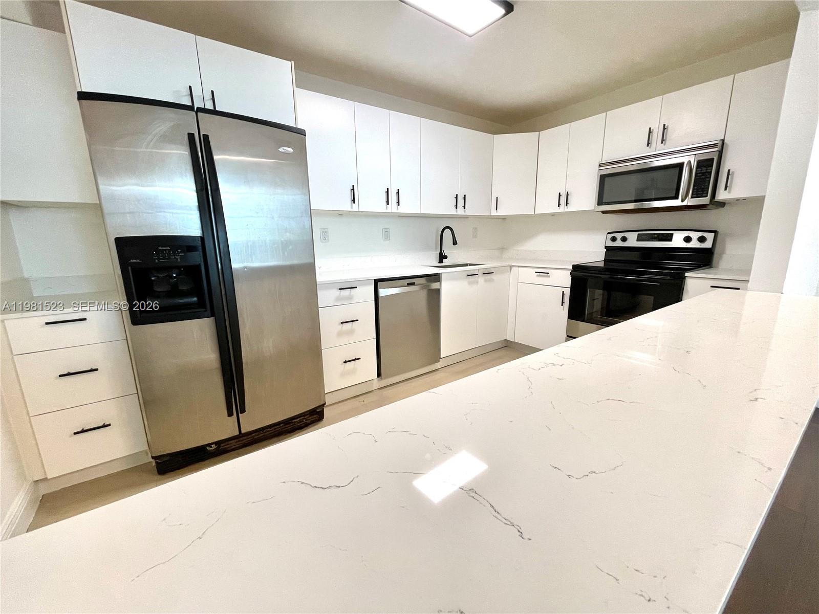 19390 Collins Ave #316