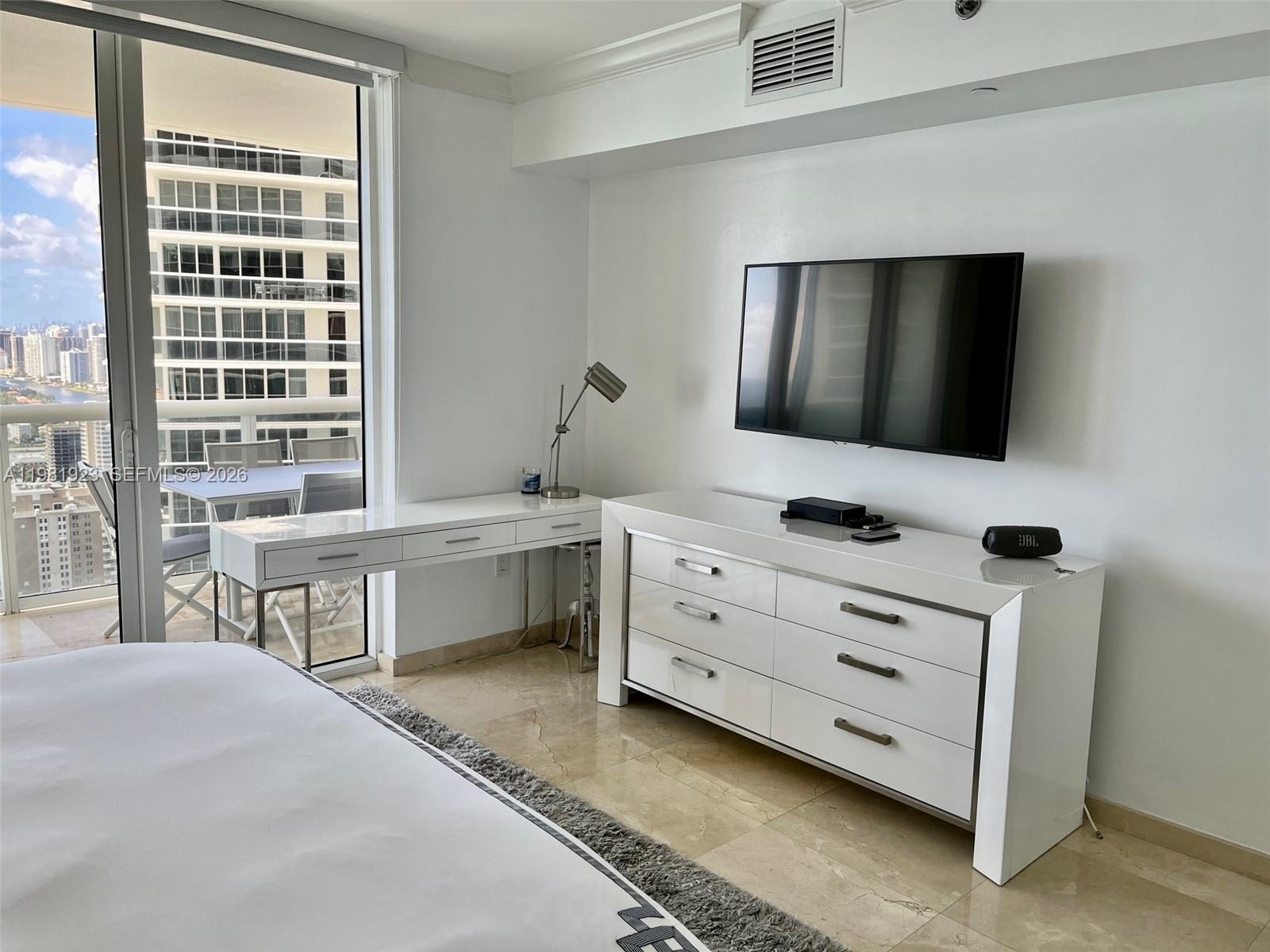 image Beach Club 216