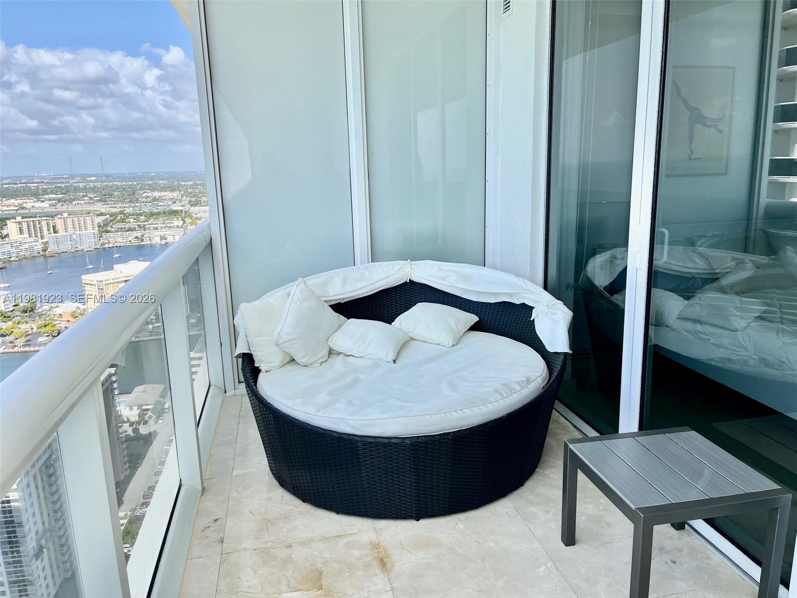 image Beach Club 218