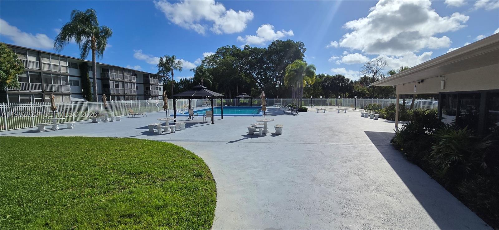 1201 Hillcrest Ct #302 Hollywood, FL 33021