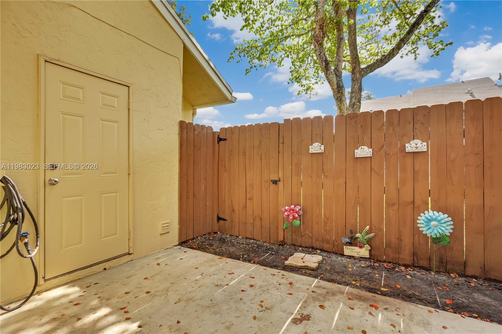 2881 S Cambridge Ln Cooper City, FL 33026