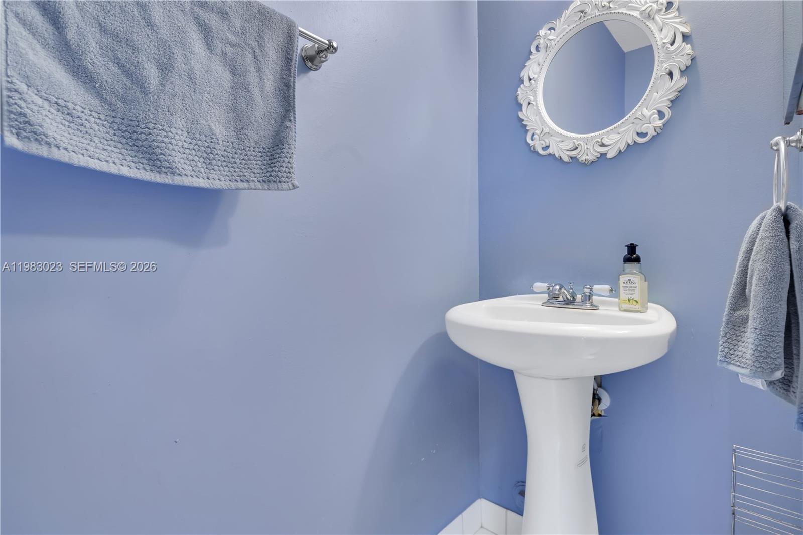 2881 S Cambridge Ln Cooper City, FL 33026