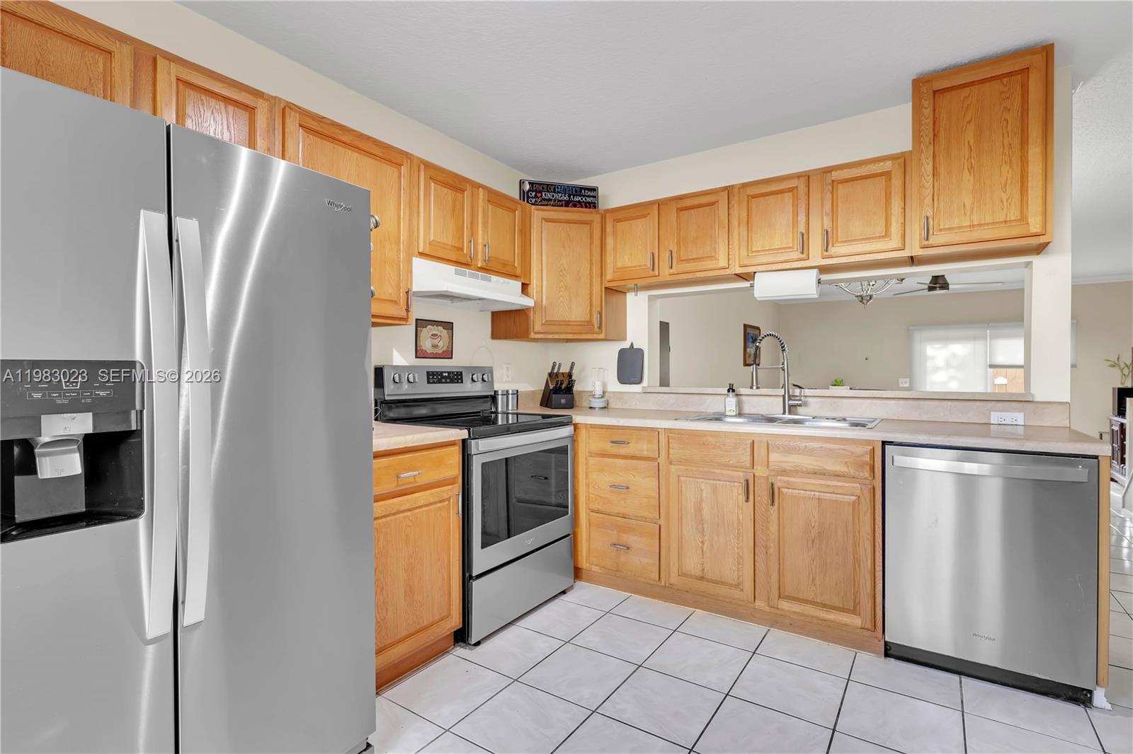 2881 S Cambridge Ln Cooper City, FL 33026