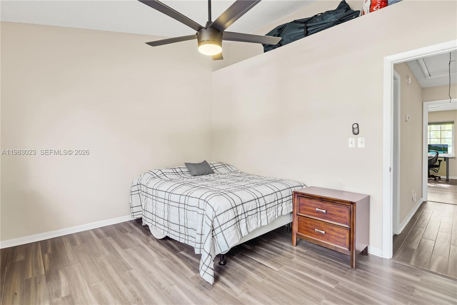 2881 S Cambridge Ln Cooper City, FL 33026