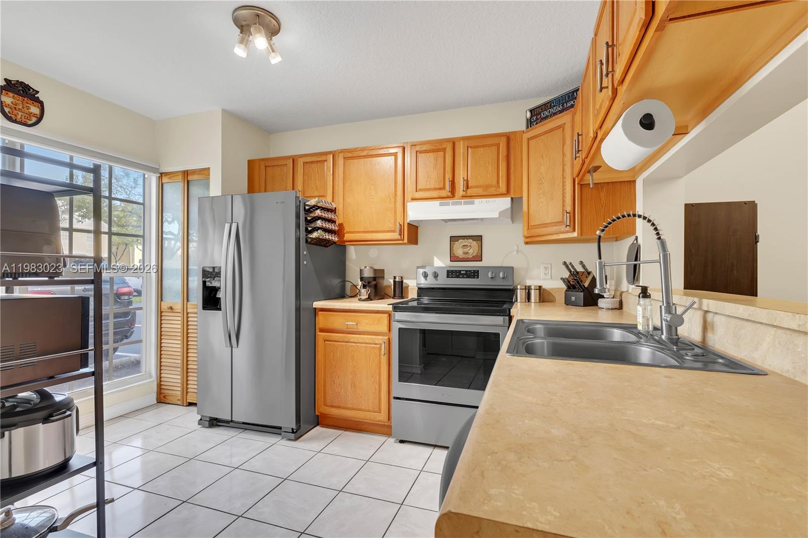 2881 S Cambridge Ln Cooper City, FL 33026