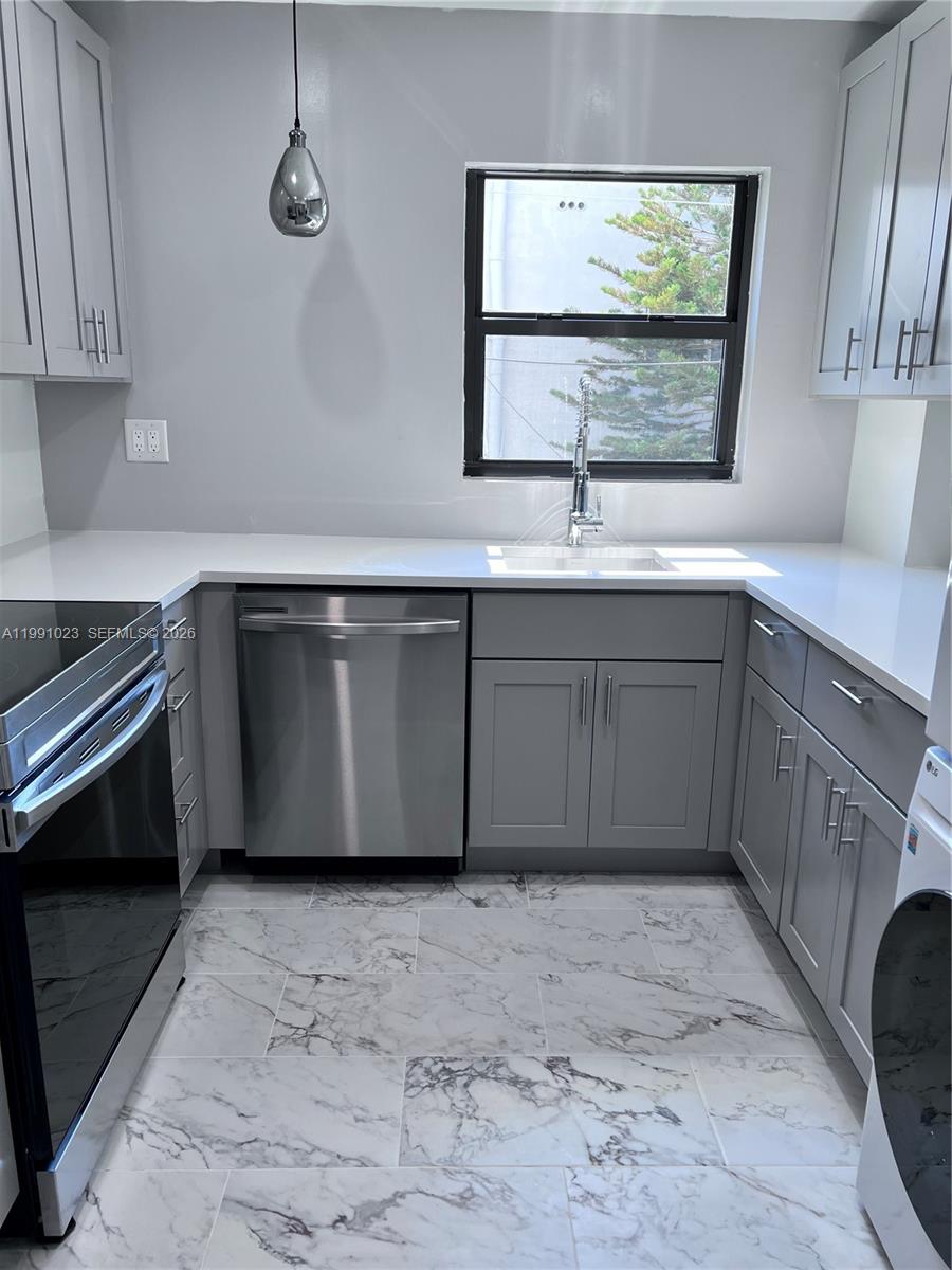 1617 Jefferson Ave #204