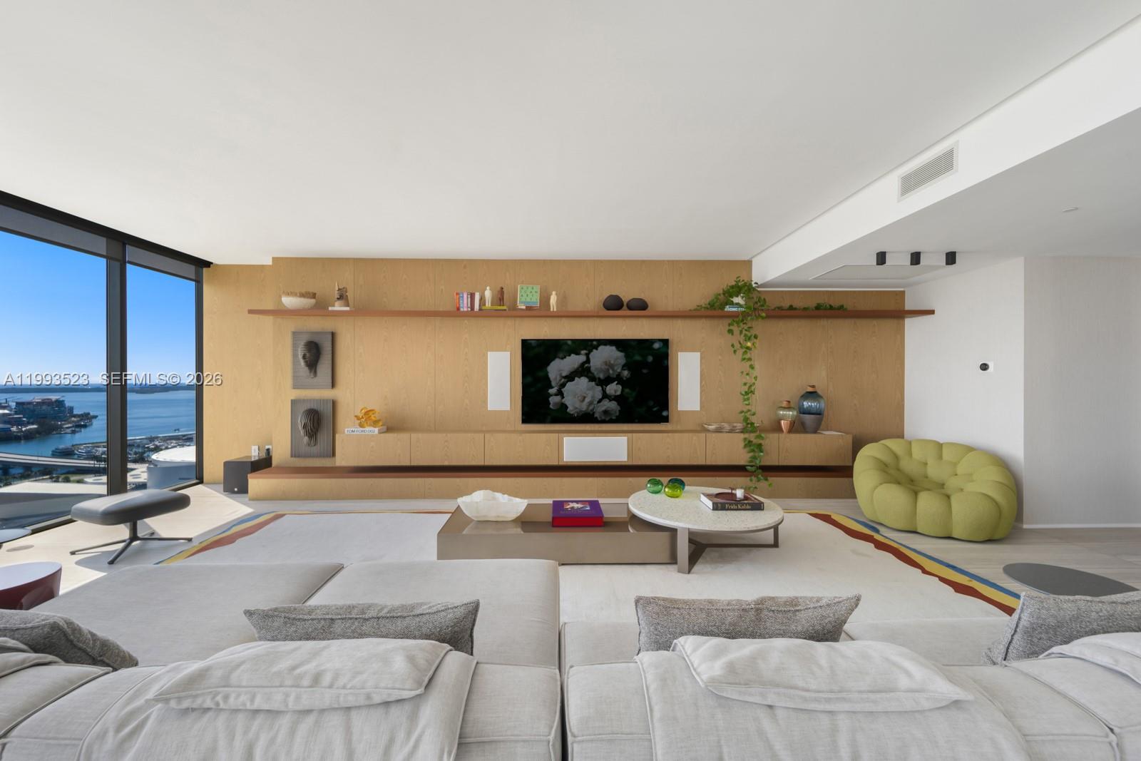 1000 Biscayne Blvd #2702 Miami, FL 33132