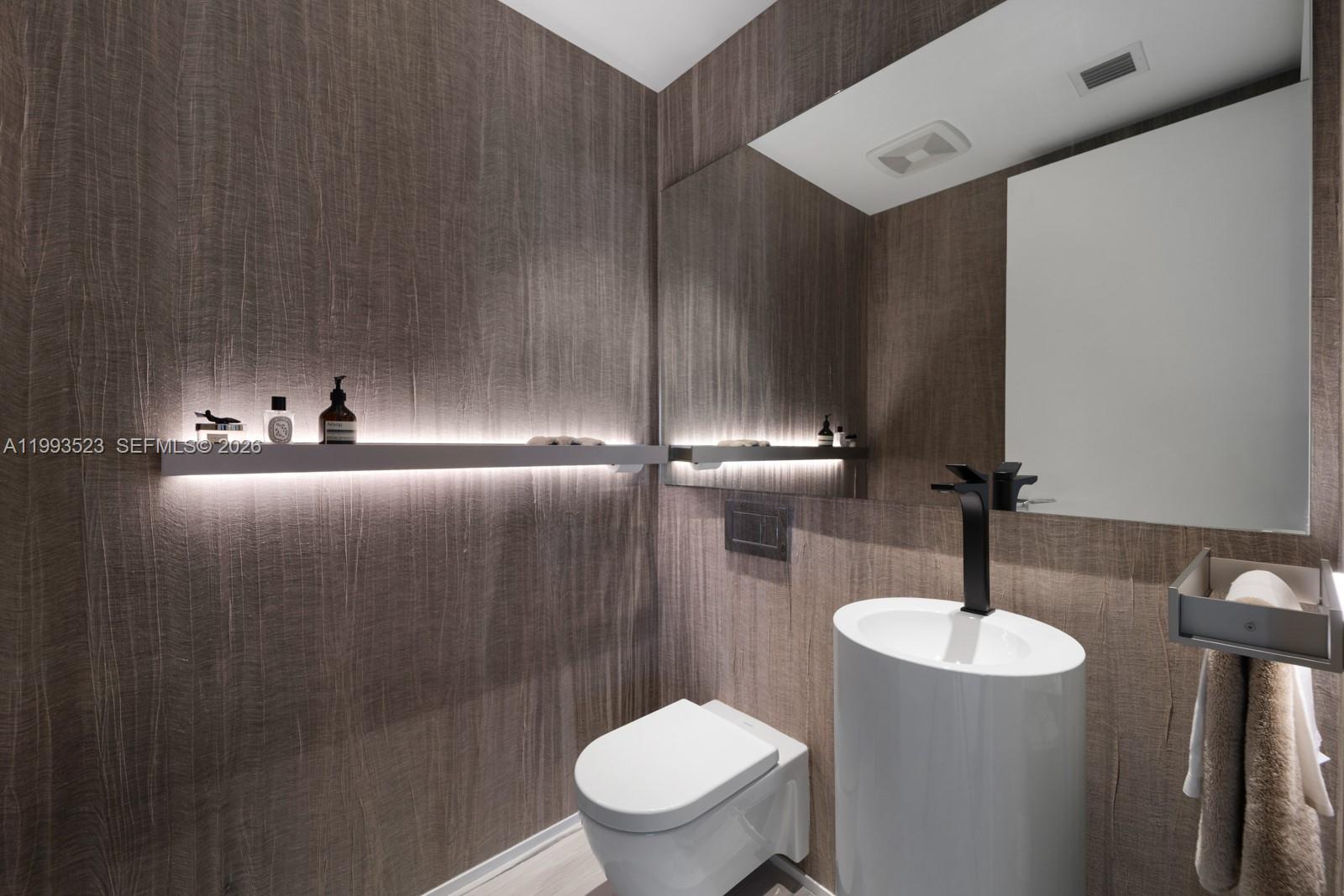 1000 Biscayne Blvd #2702 Miami, FL 33132