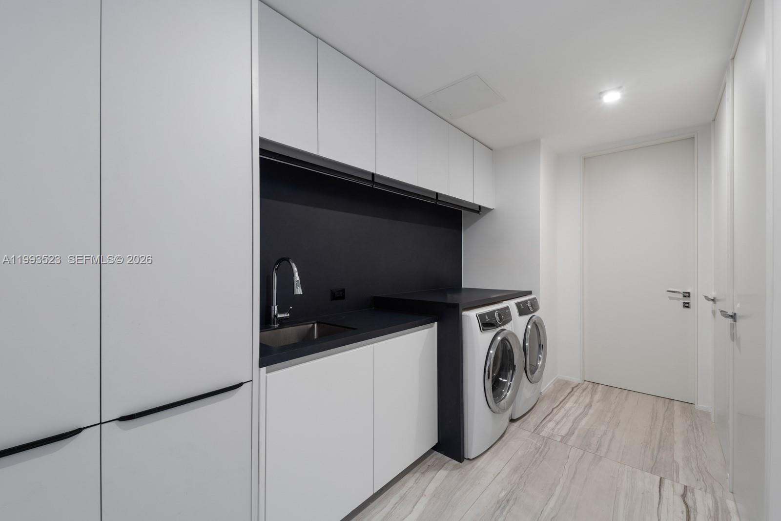 1000 Biscayne Blvd #2702 Miami, FL 33132