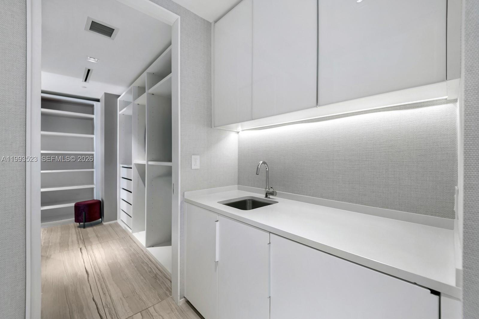 1000 Biscayne Blvd #2702 Miami, FL 33132