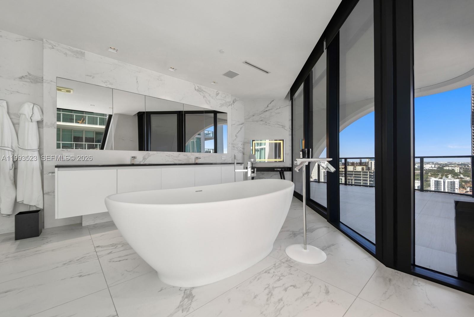 1000 Biscayne Blvd #2702 Miami, FL 33132