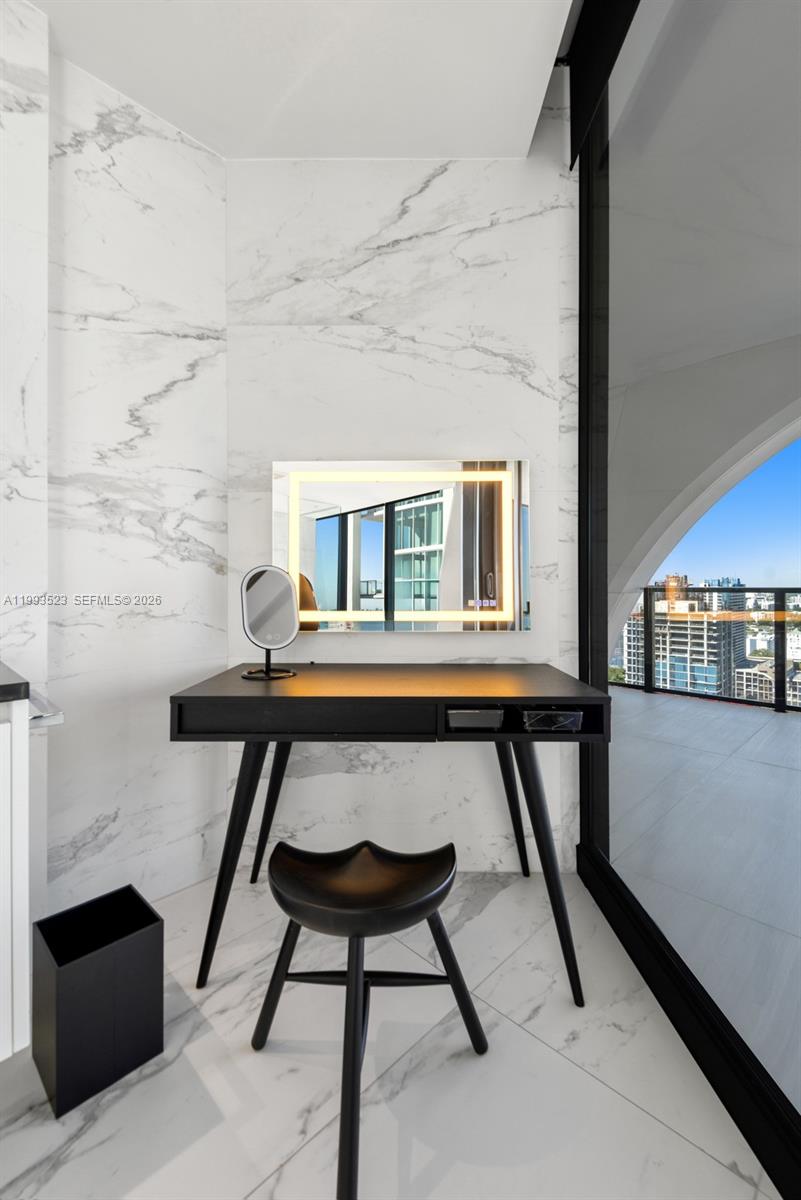 1000 Biscayne Blvd #2702 Miami, FL 33132