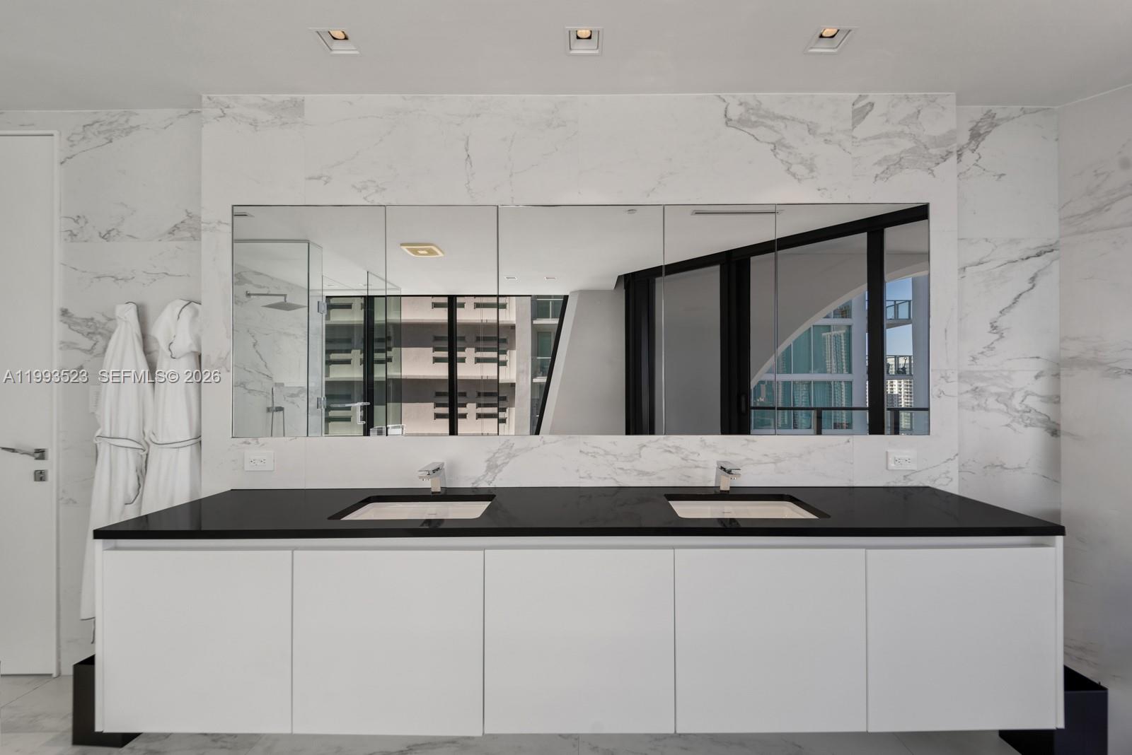 1000 Biscayne Blvd #2702 Miami, FL 33132