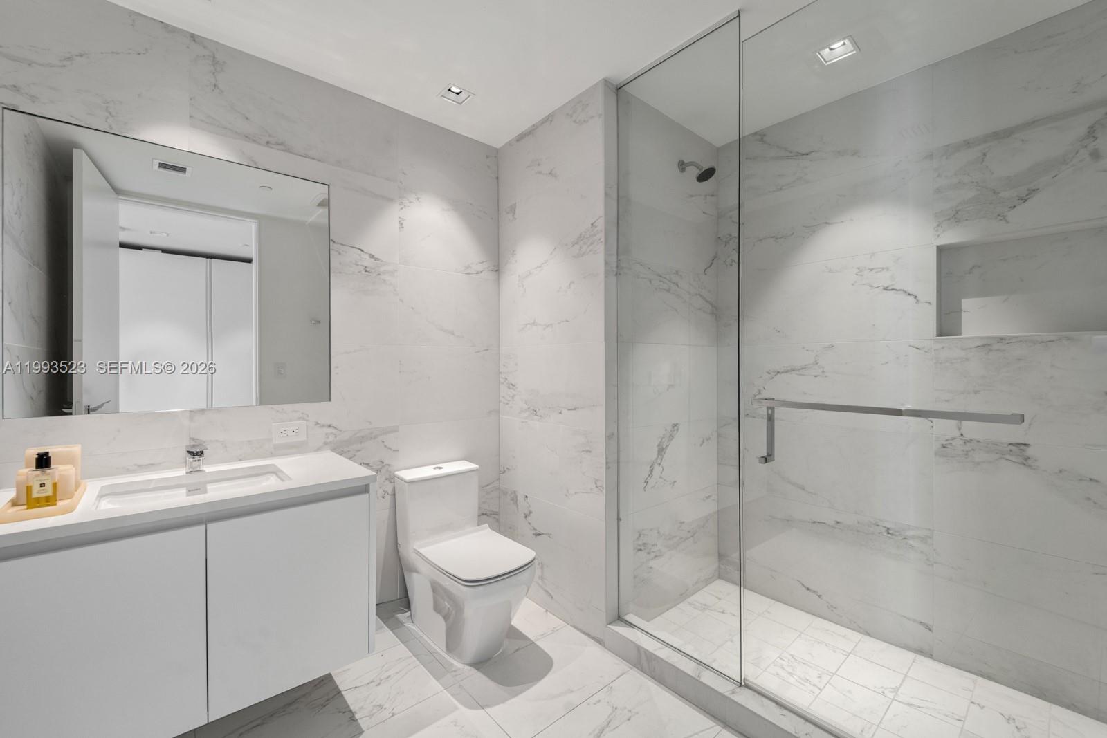 1000 Biscayne Blvd #2702 Miami, FL 33132