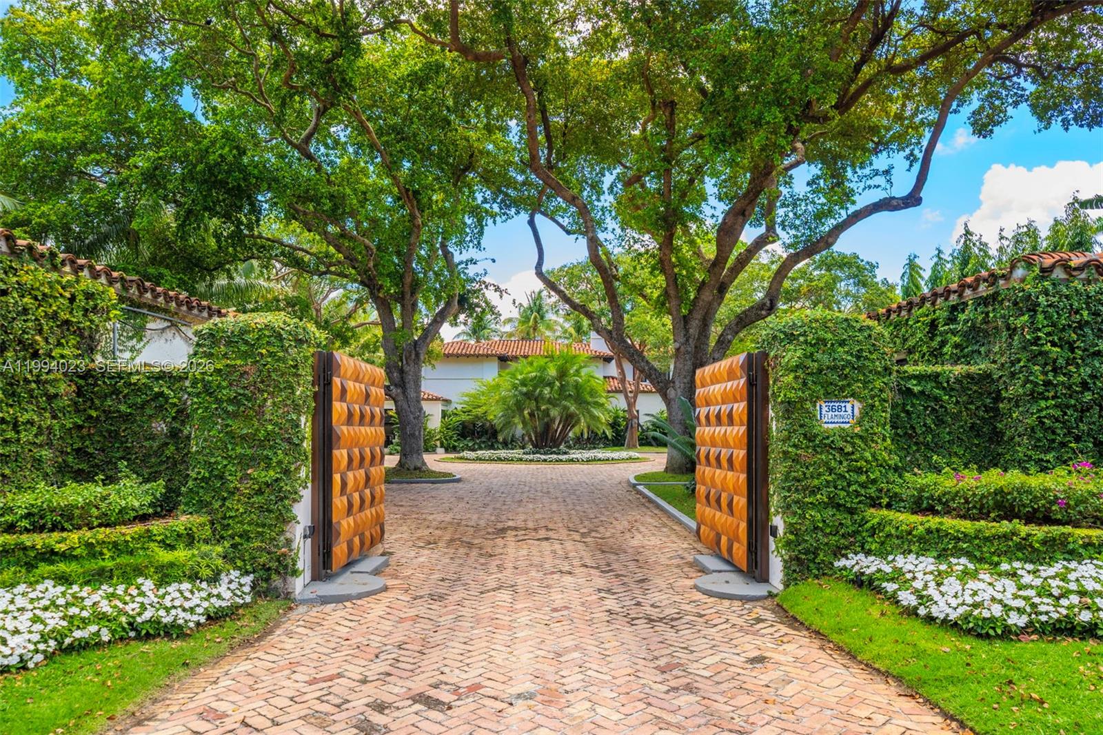 3681 Flamingo Dr Miami Beach, FL 33140