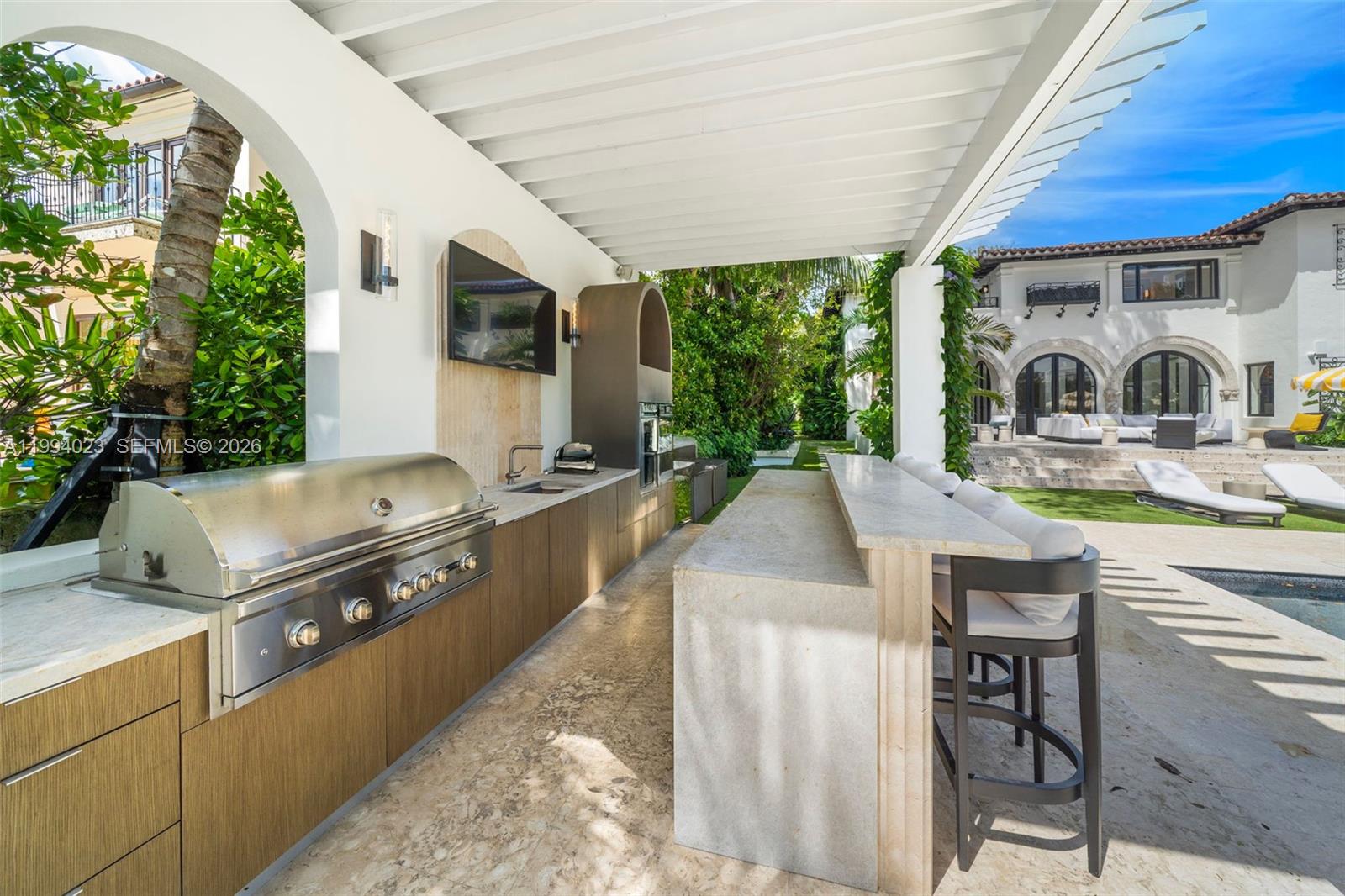 3681 Flamingo Dr Miami Beach, FL 33140