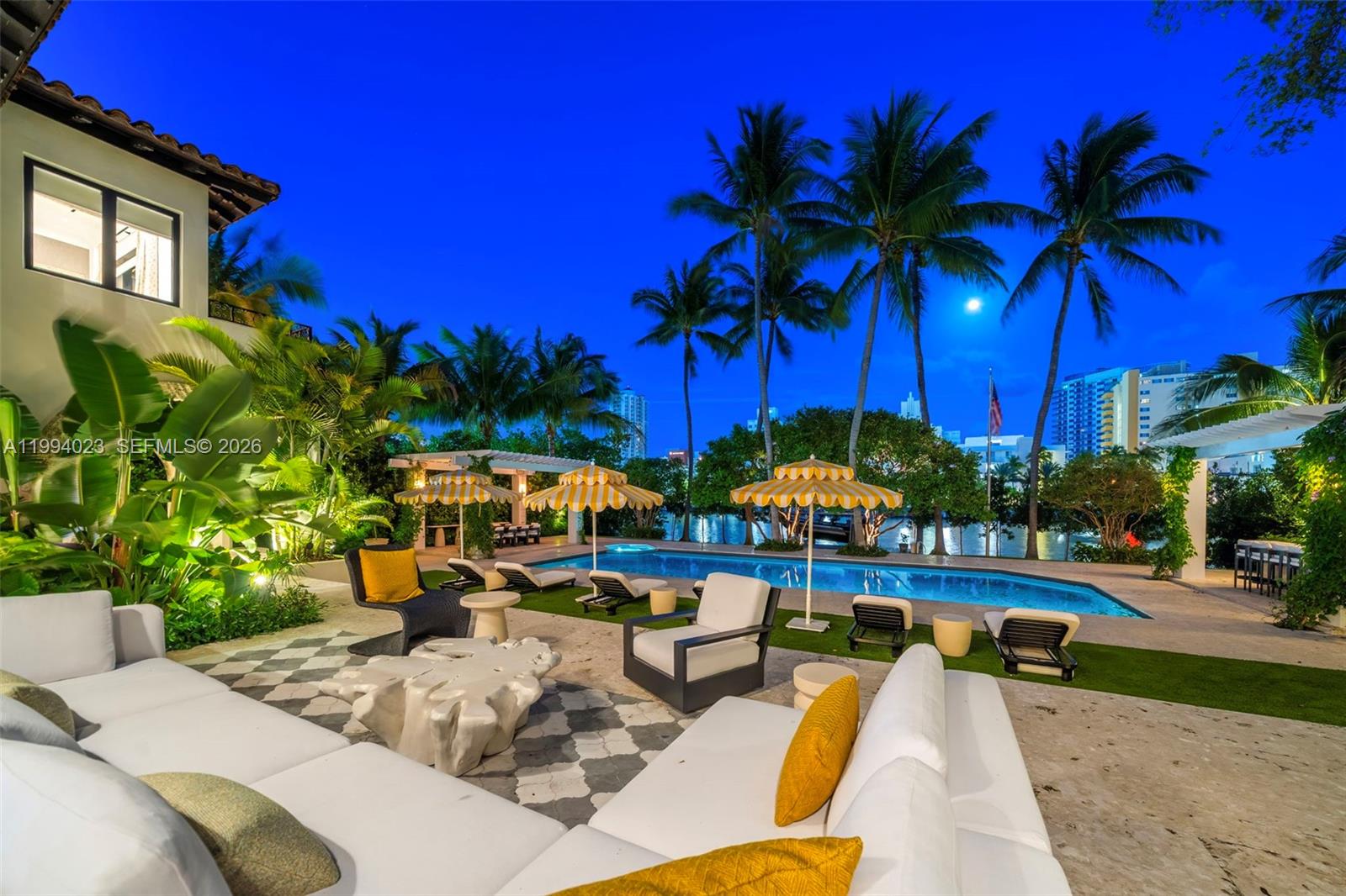 3681 Flamingo Dr Miami Beach, FL 33140