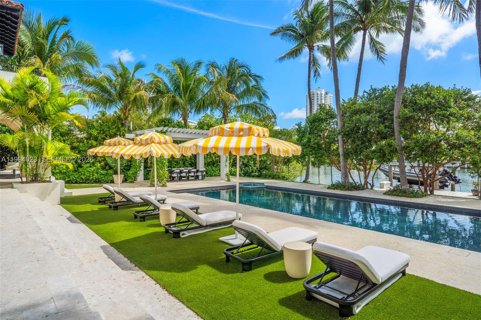 3681 Flamingo Dr Miami Beach, FL 33140