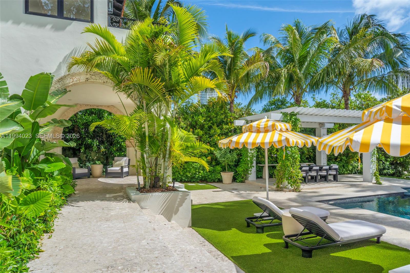 3681 Flamingo Dr Miami Beach, FL 33140