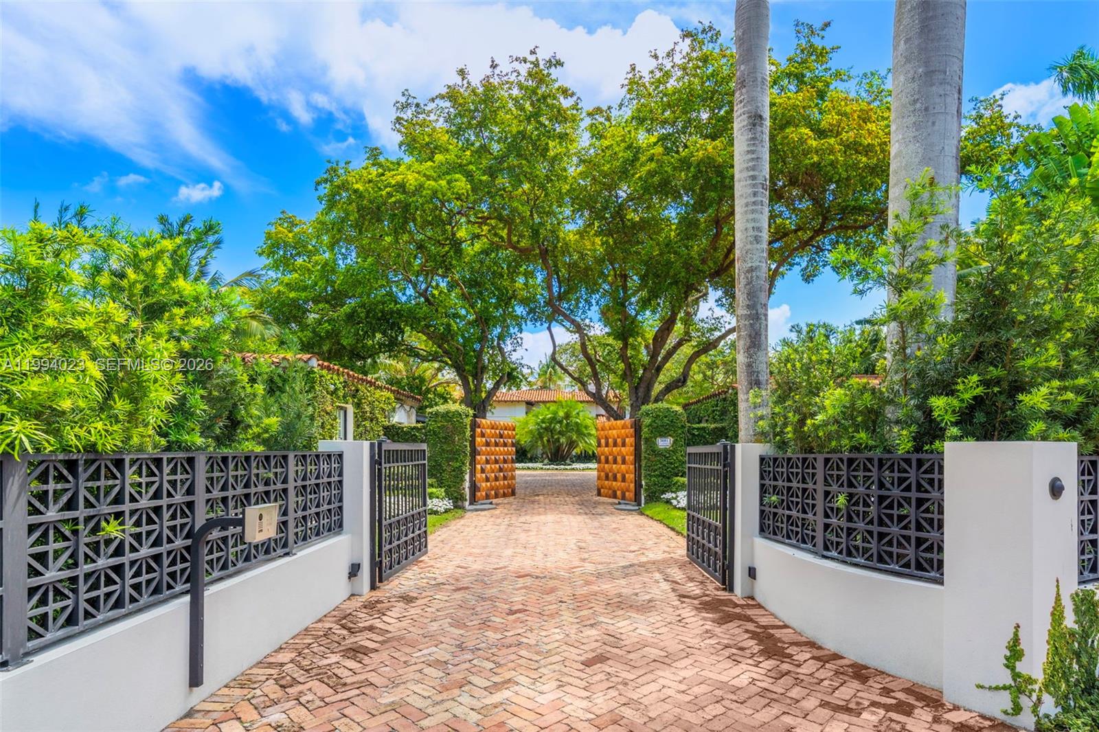 3681 Flamingo Dr Miami Beach, FL 33140