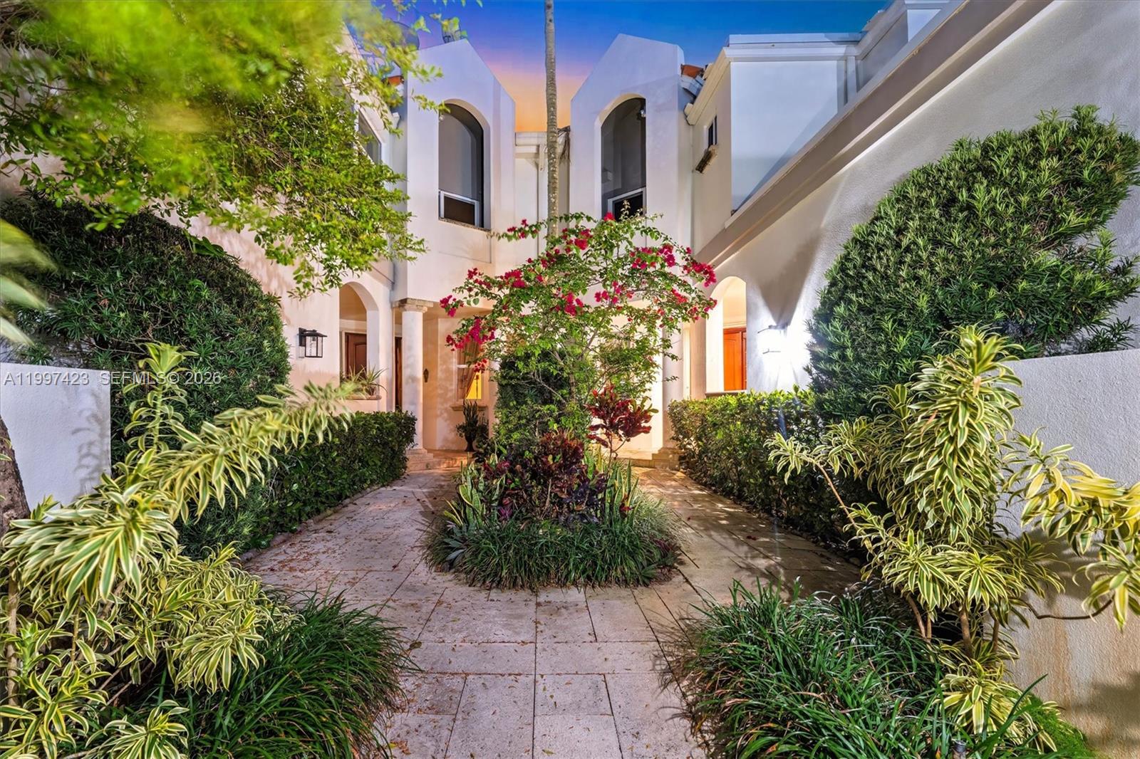 6720 SW 88th Ter Pinecrest, FL 33156