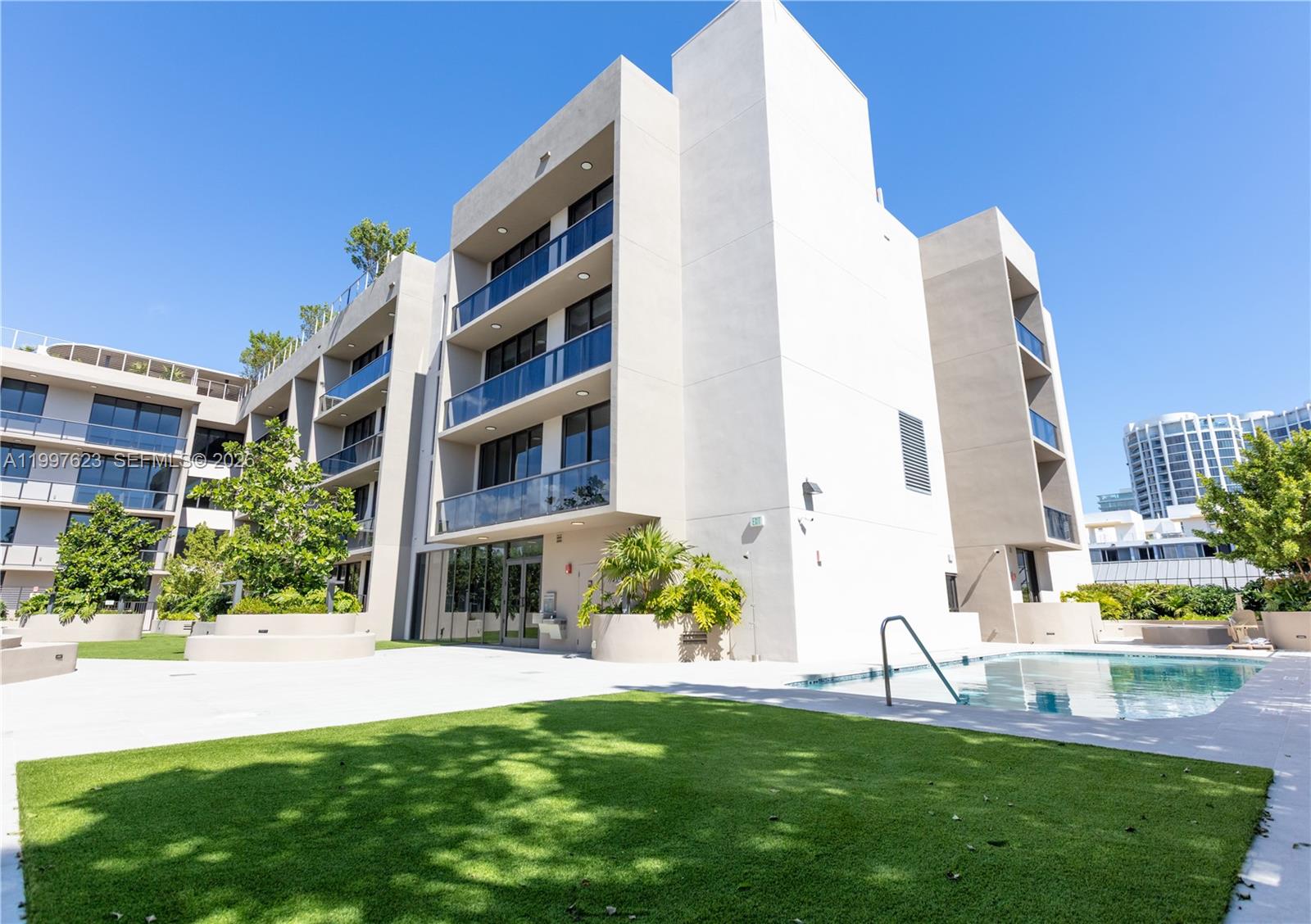 3034 Oak Ave #504 Coconut Grove, FL 33133