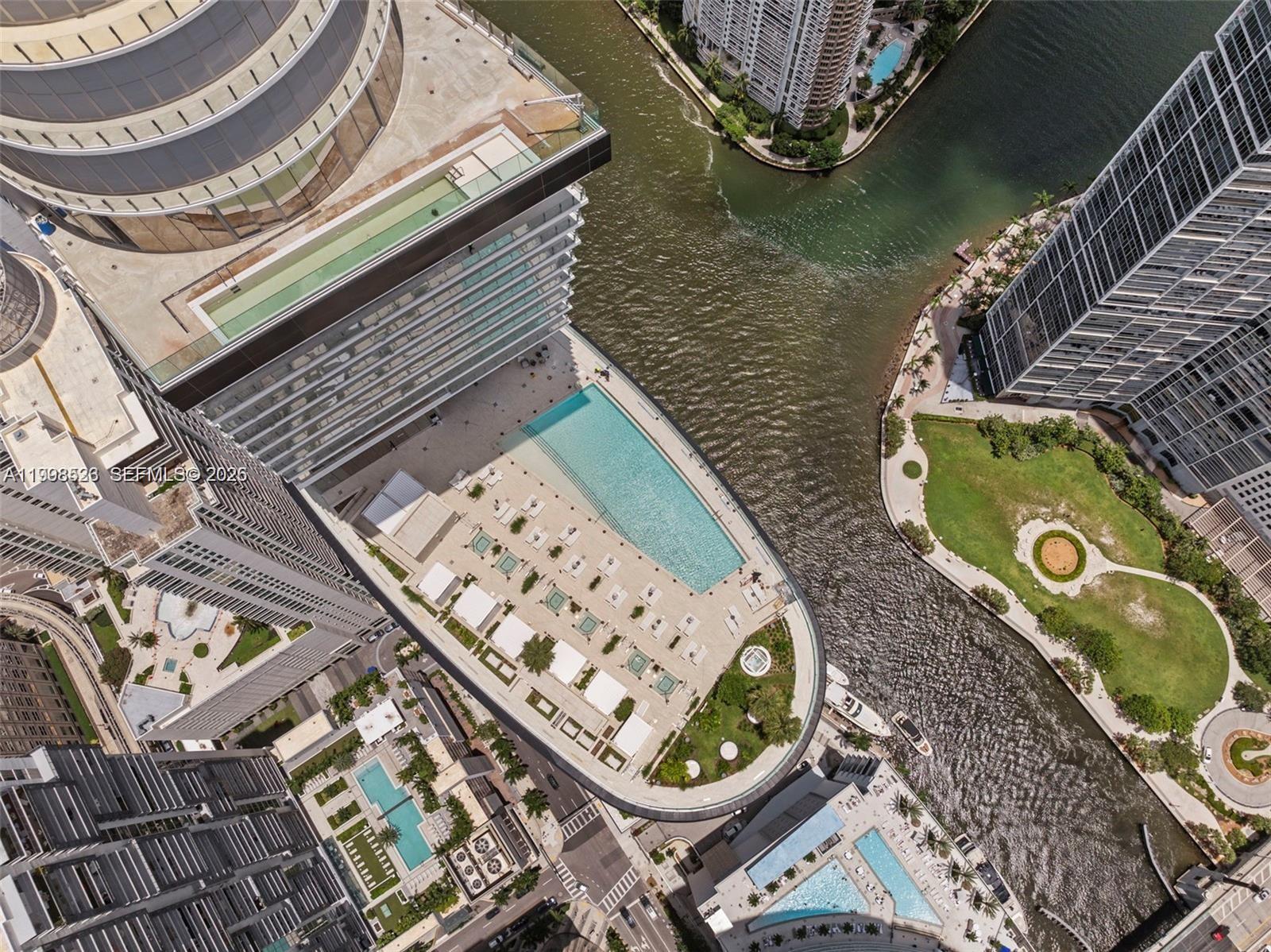 image Aston Martin Residences11