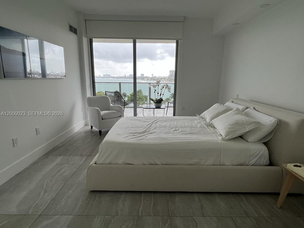 image Aria on the Bay25