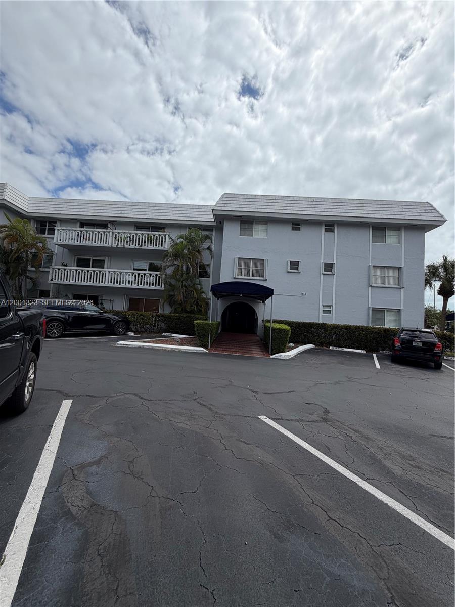 100 Edgewater Dr #127