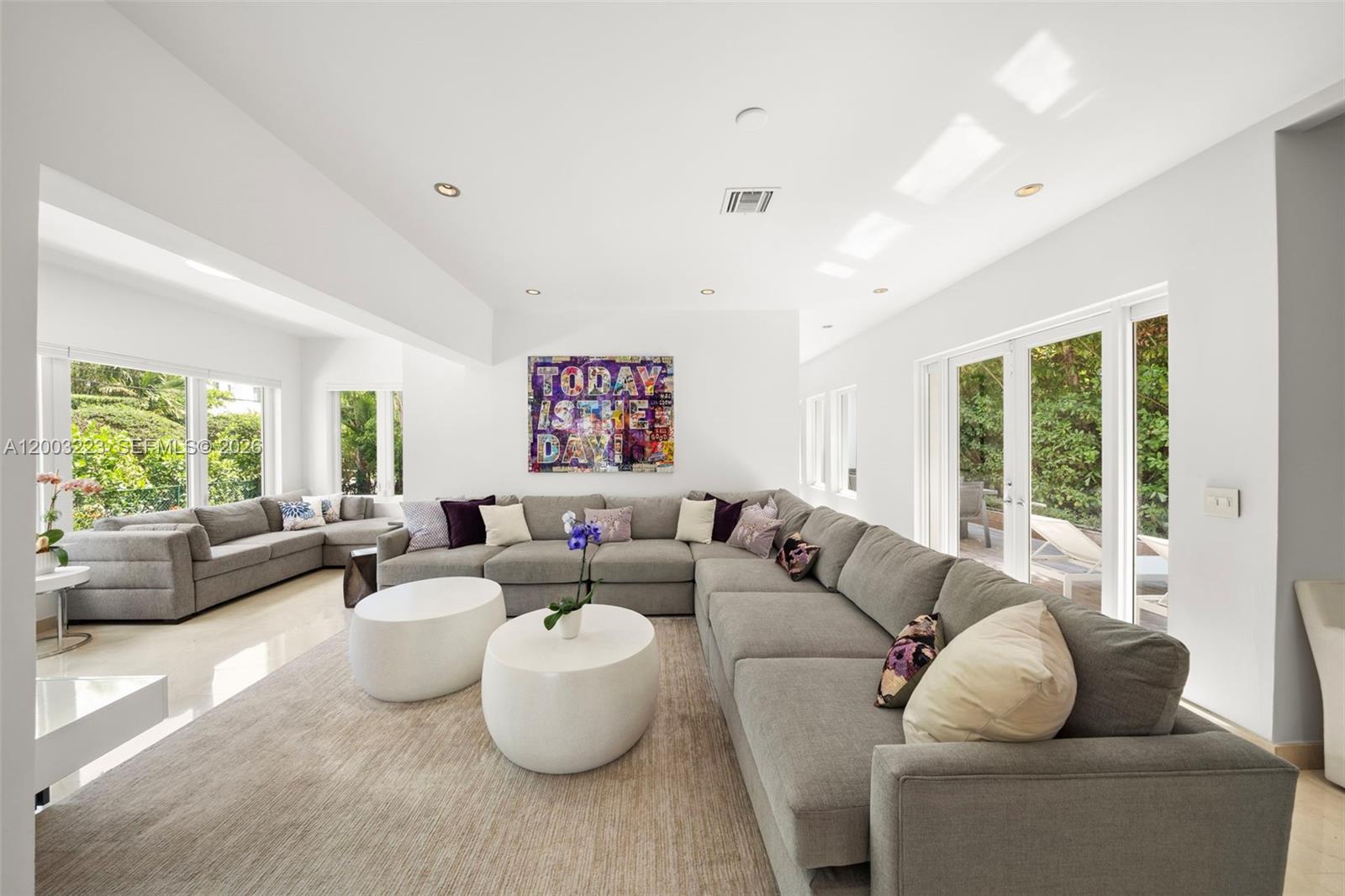 330 E San Marino Dr Miami Beach, FL 33139