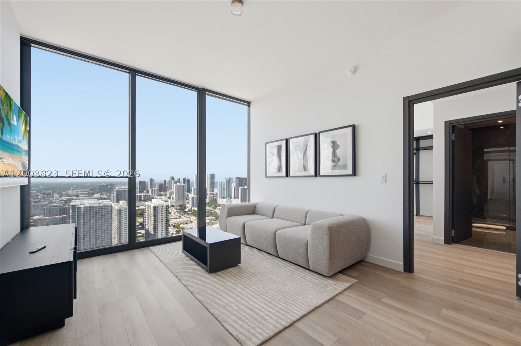image E11EVEN Hotel & Residences20