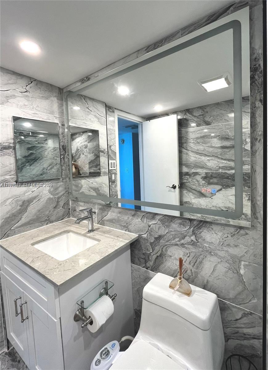 image Arlen House East15