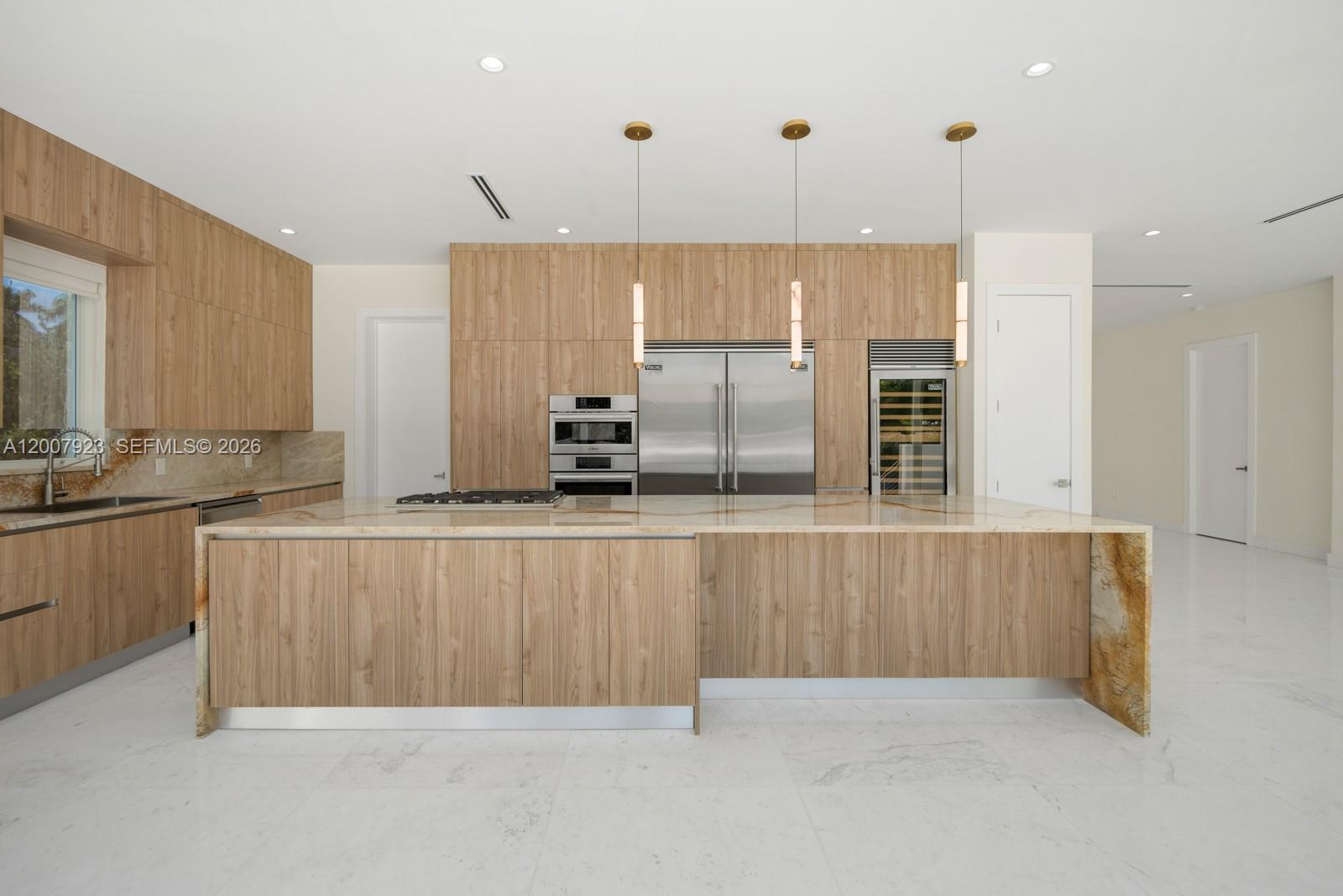 1090 NE 84th St Miami, FL 33138