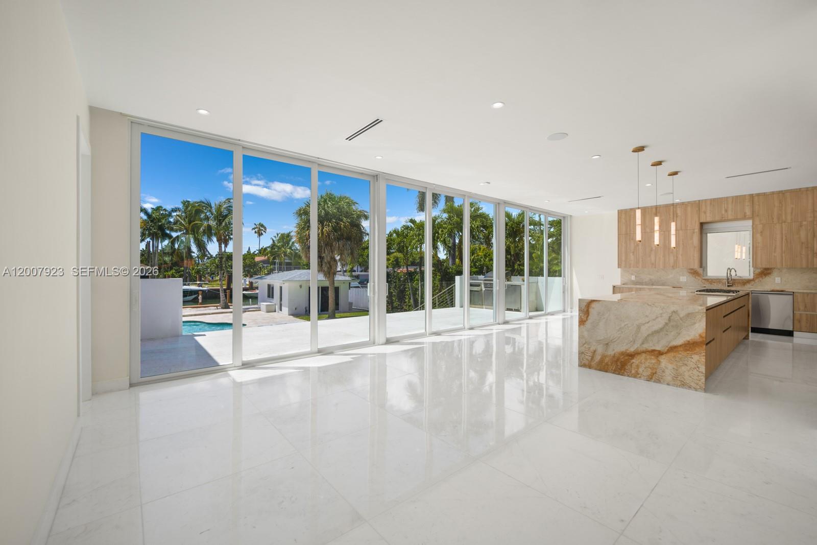 1090 NE 84th St Miami, FL 33138