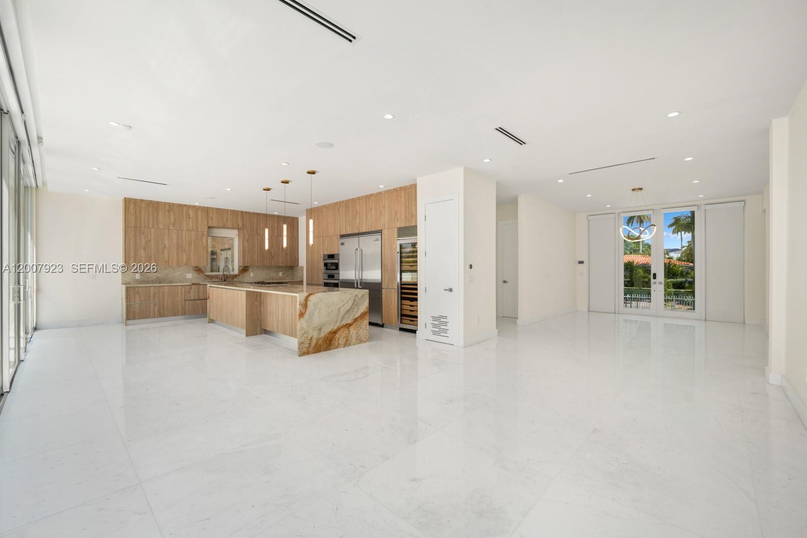 1090 NE 84th St Miami, FL 33138