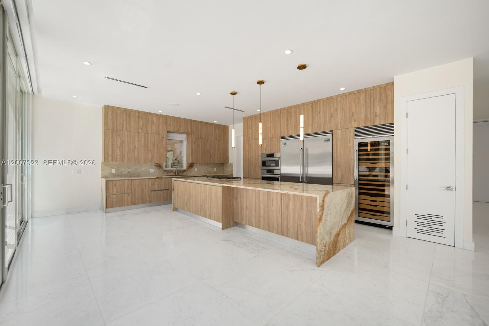 1090 NE 84th St Miami, FL 33138