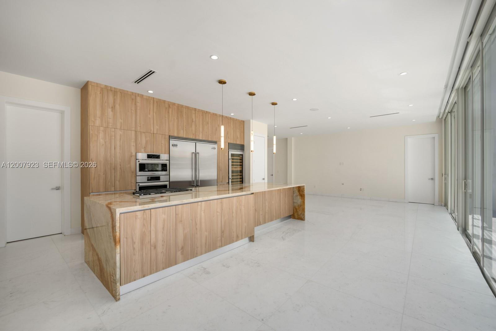 1090 NE 84th St Miami, FL 33138