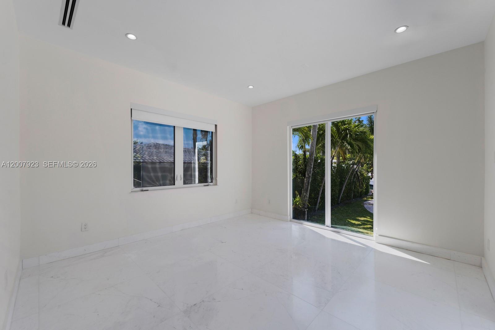 1090 NE 84th St Miami, FL 33138