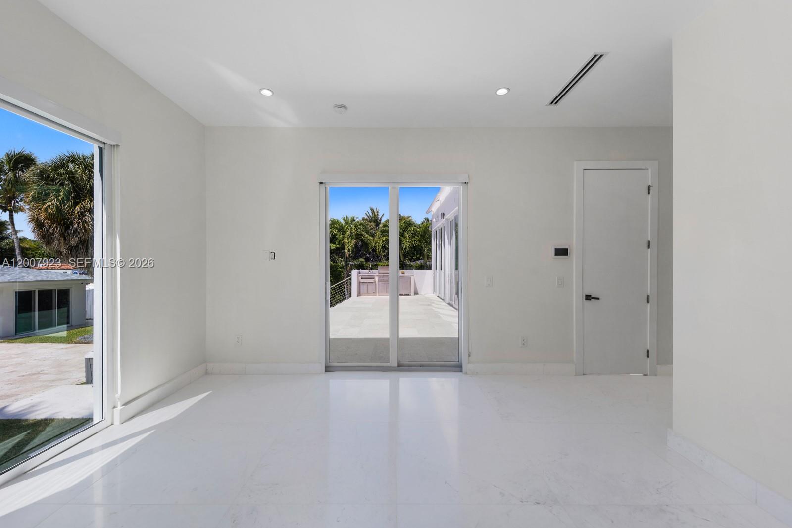 1090 NE 84th St Miami, FL 33138