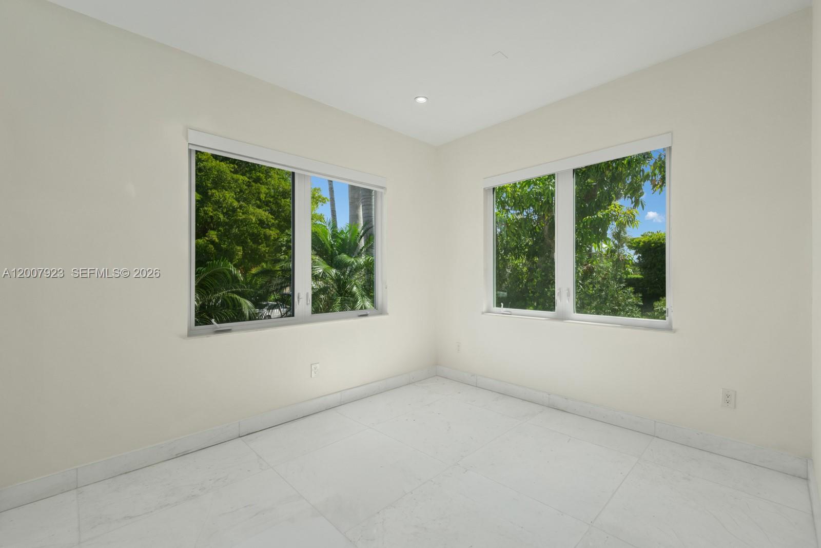 1090 NE 84th St Miami, FL 33138