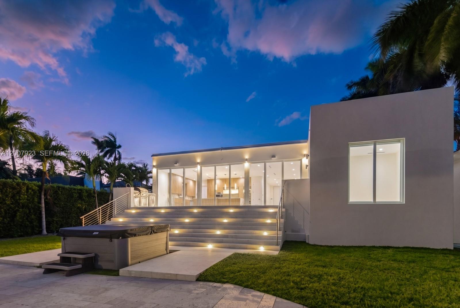 1090 NE 84th St Miami, FL 33138