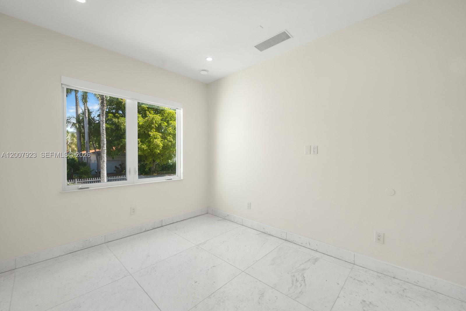 1090 NE 84th St Miami, FL 33138