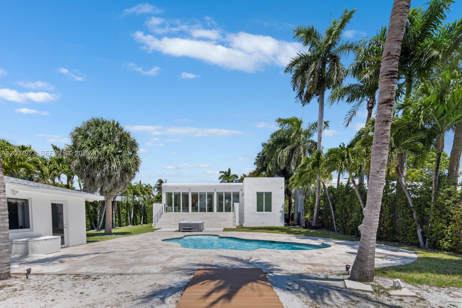 1090 NE 84th St Miami, FL 33138