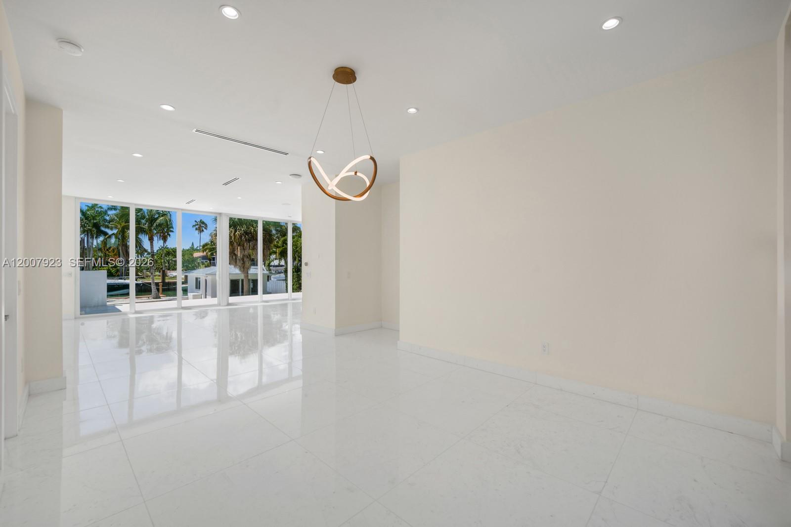 1090 NE 84th St Miami, FL 33138