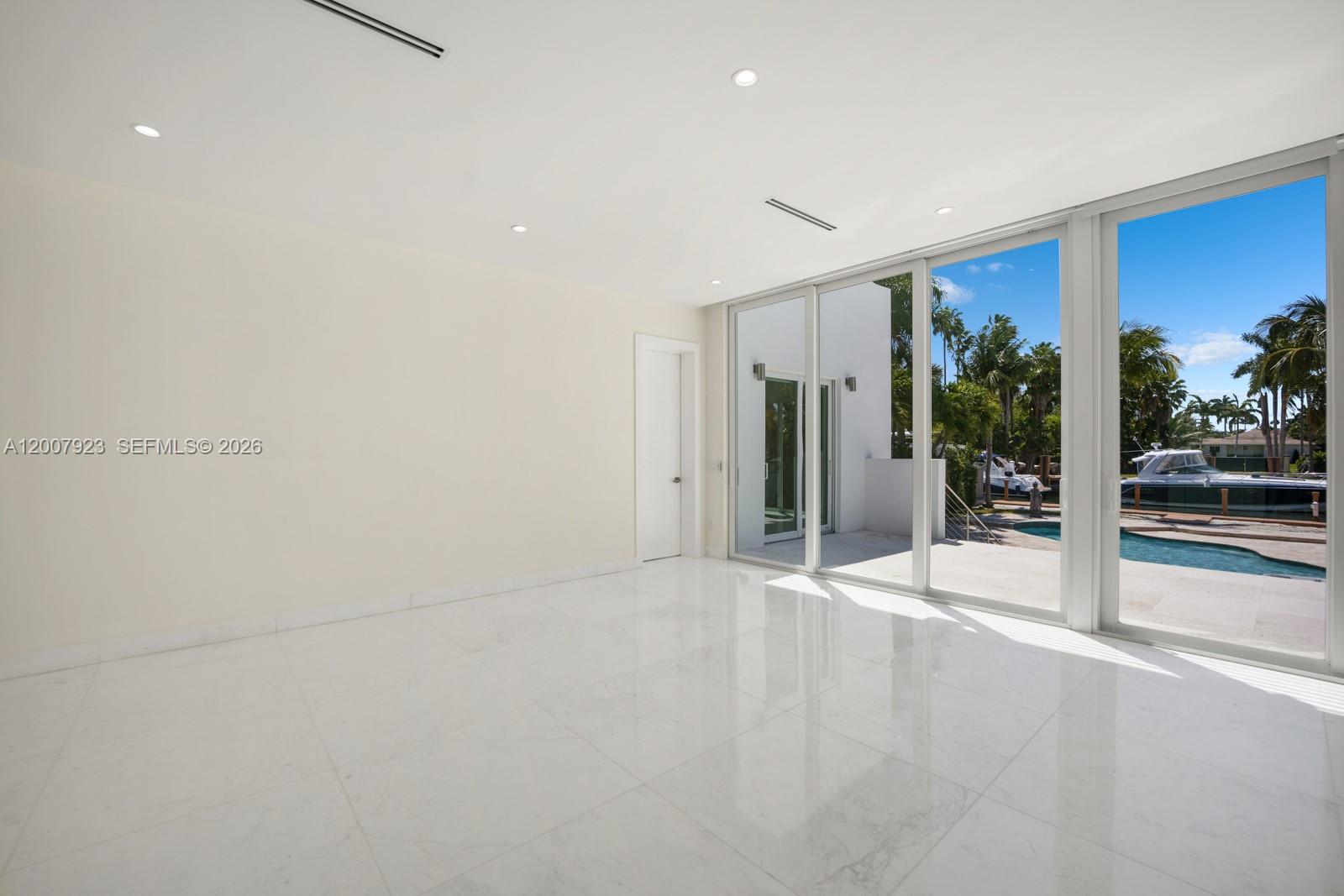 1090 NE 84th St Miami, FL 33138